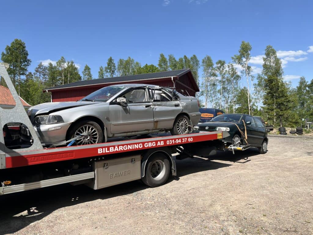 skrotbil i kungsbacka hämtas och transporteras bort för återvinning
