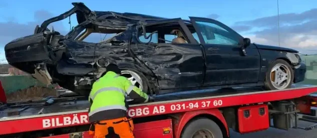 skrotbil hämtas där kostnad påverkas av skick, placering och transport vid bilskrotning
