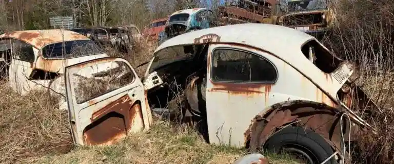 Skrotbil i Göteborg där avregistrering i vägtrafikregistret säkerställer att bilen tas ur trafik vid skrotning.